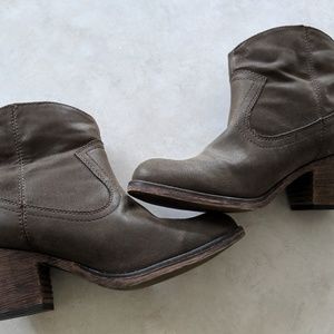 Rocket Dog Taupe booties